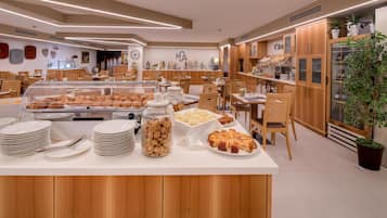Petit déjeuner buffet (10 EUR par personne)