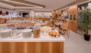 Desayuno buffet (EUR 10 por persona)