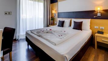 Biancheria da letto di alta qualità, copriletto in piuma, minibar