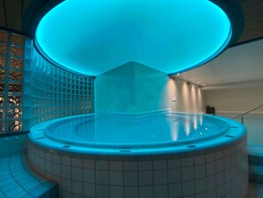 Indoor spa tub