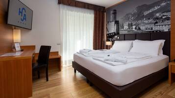Suite, 1 trÚs grand lit et 1 canapé-lit (Spa access) | Literie de qualité supérieure, couette en duvet d'oie, minibar
