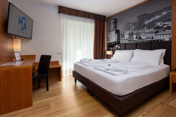 Suite, 1 King Bed with Sofa bed (Spa access)