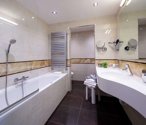 Junior Room, 1 King Bed with Sofa bed (Spa access) | Bathroom