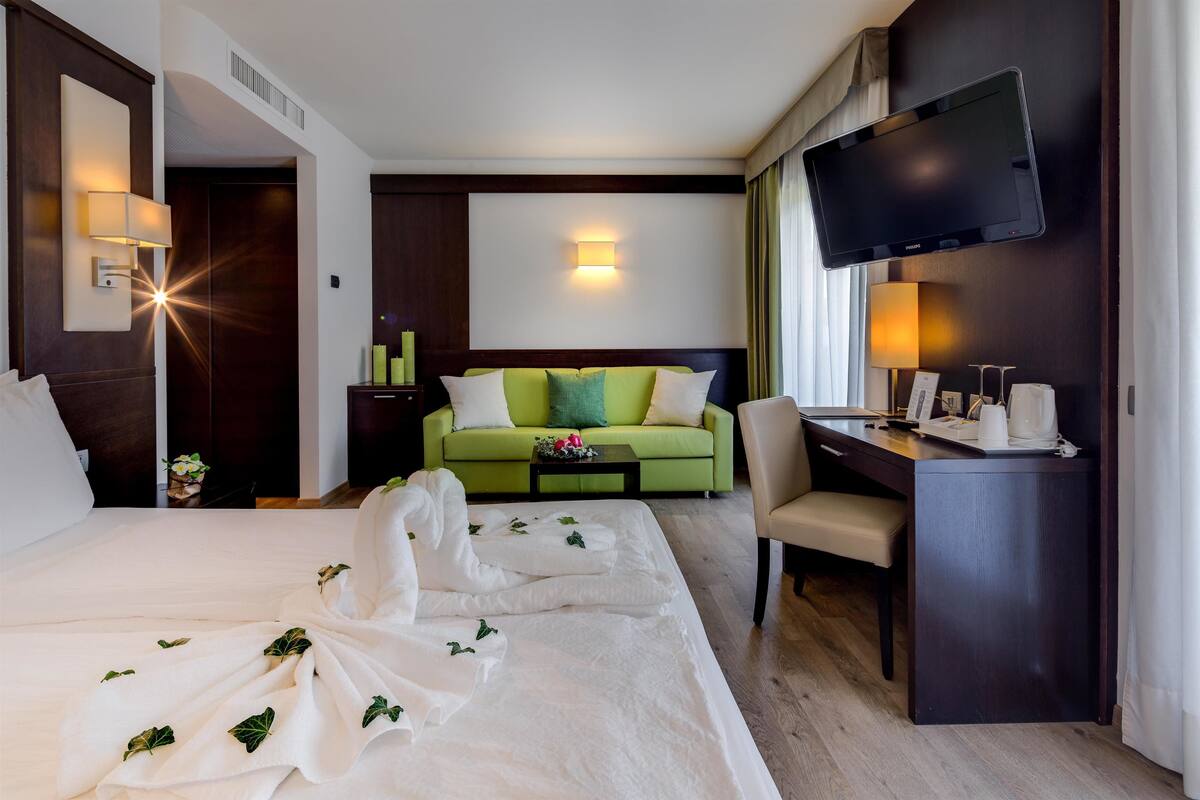 Junior Room, 1 King Bed with Sofa bed (Spa access)