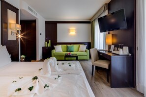 Junior Suite, 1 King Bed with Sofa bed (with Sofabed) | Premium bedding, down comforters, minibar, in-room safe