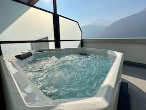 Private spa tub