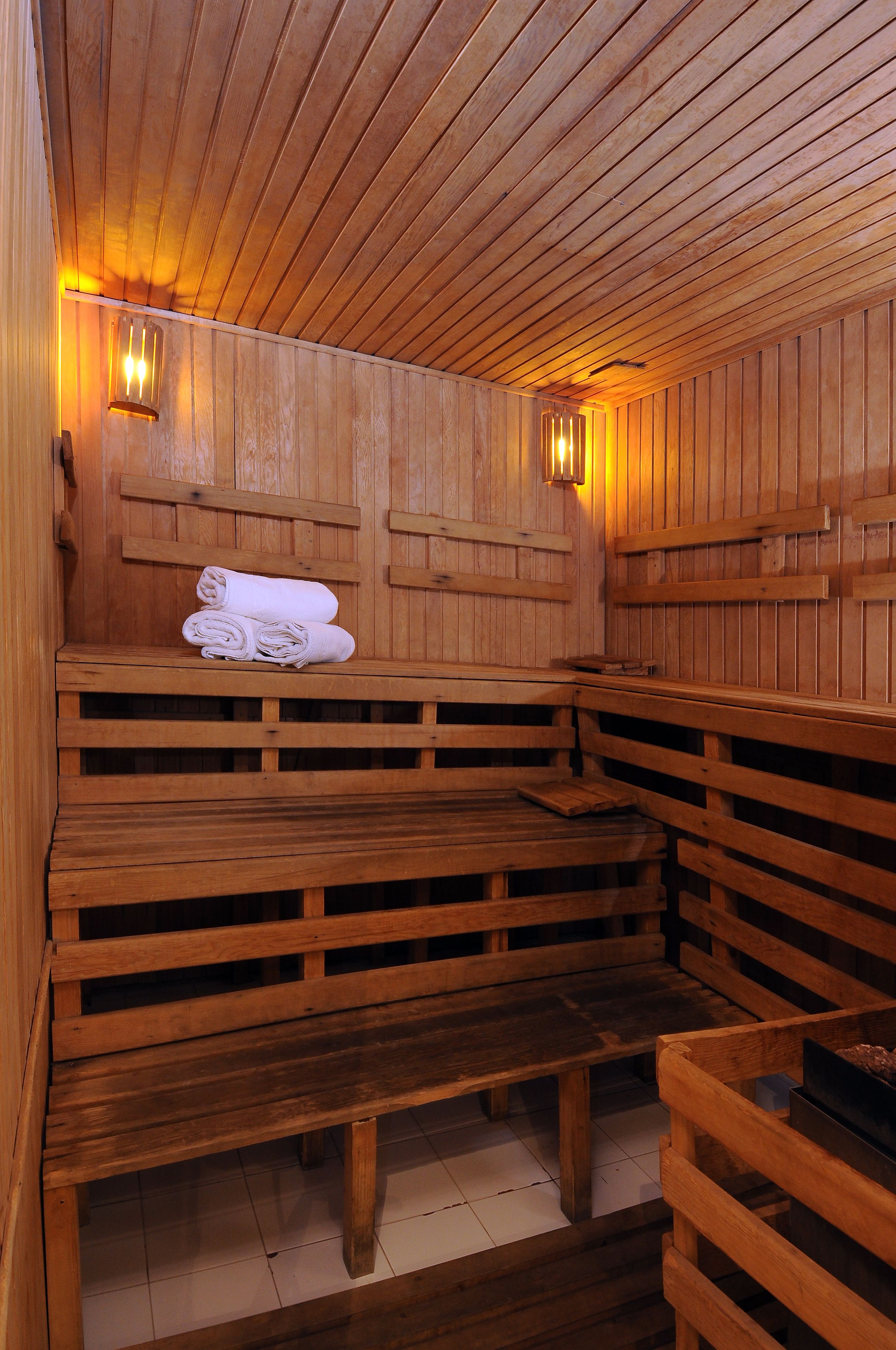 sauna, body treatments, aromatherapy, hot stone massages