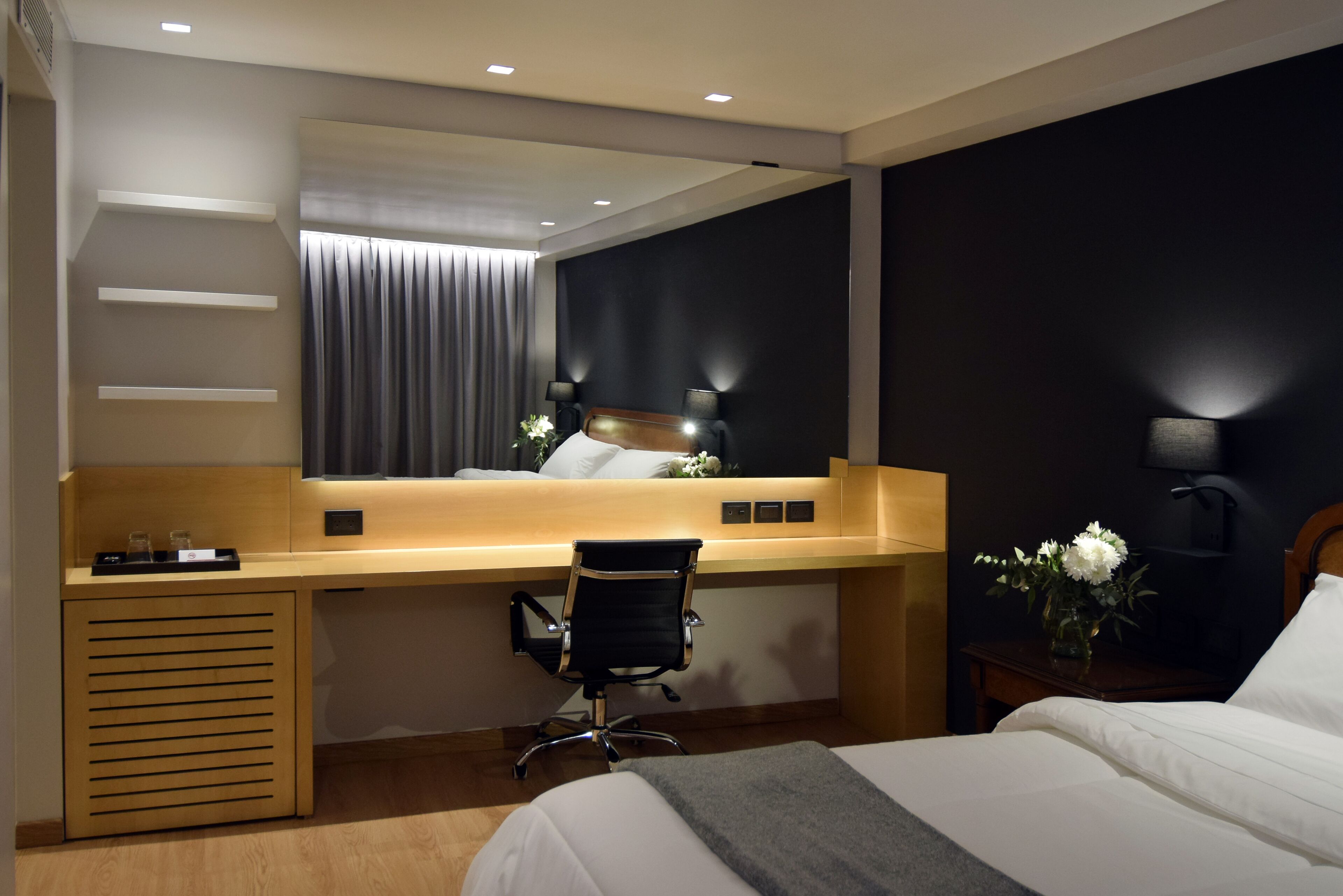 Hochwertige Bettwaren, Daunenbettdecken, Pillowtop-Betten, Minibar