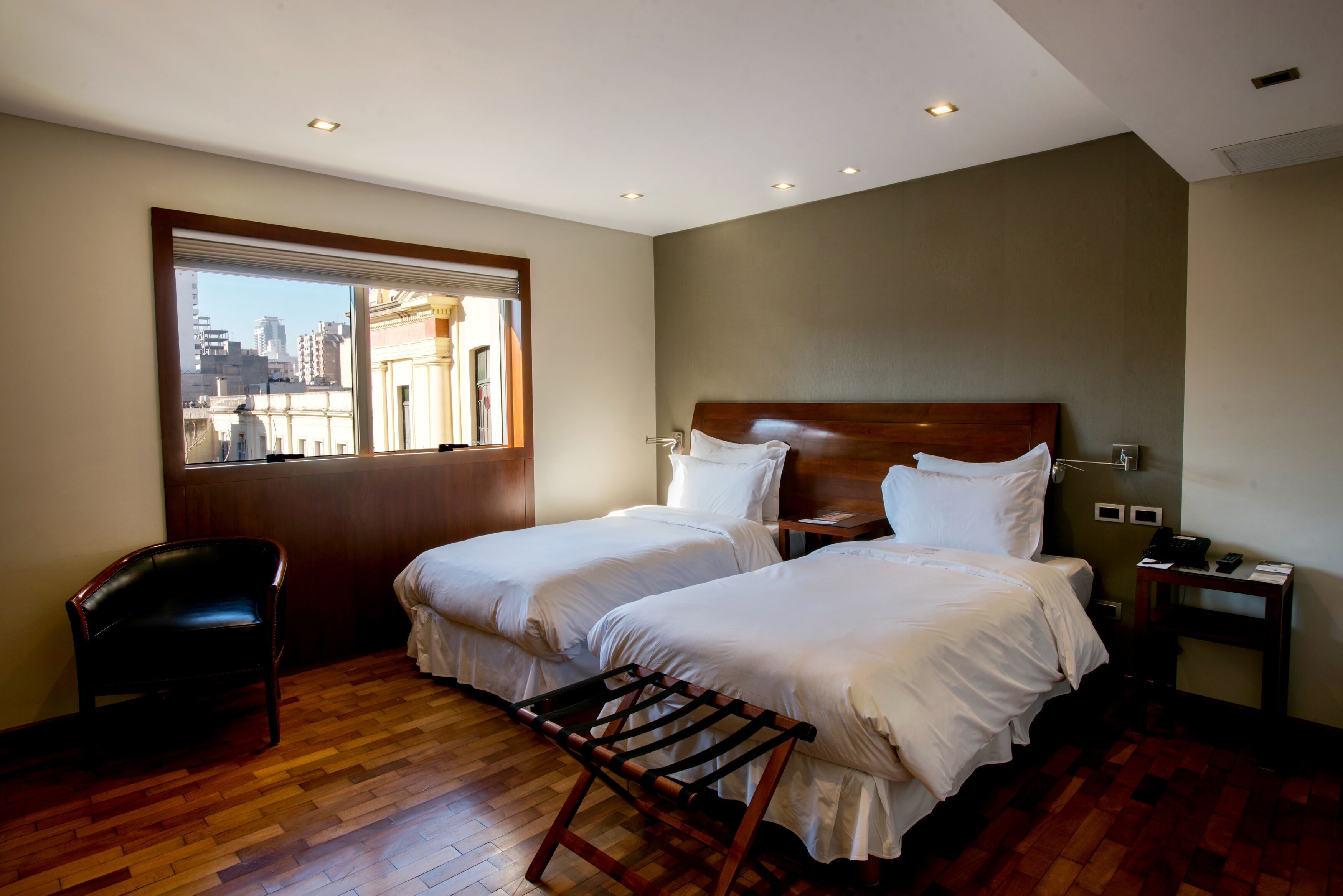 Hochwertige Bettwaren, Daunenbettdecken, Pillowtop-Betten, Minibar
