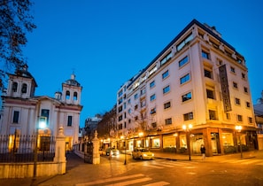 Façade de l’hébergement - soirée/nuit