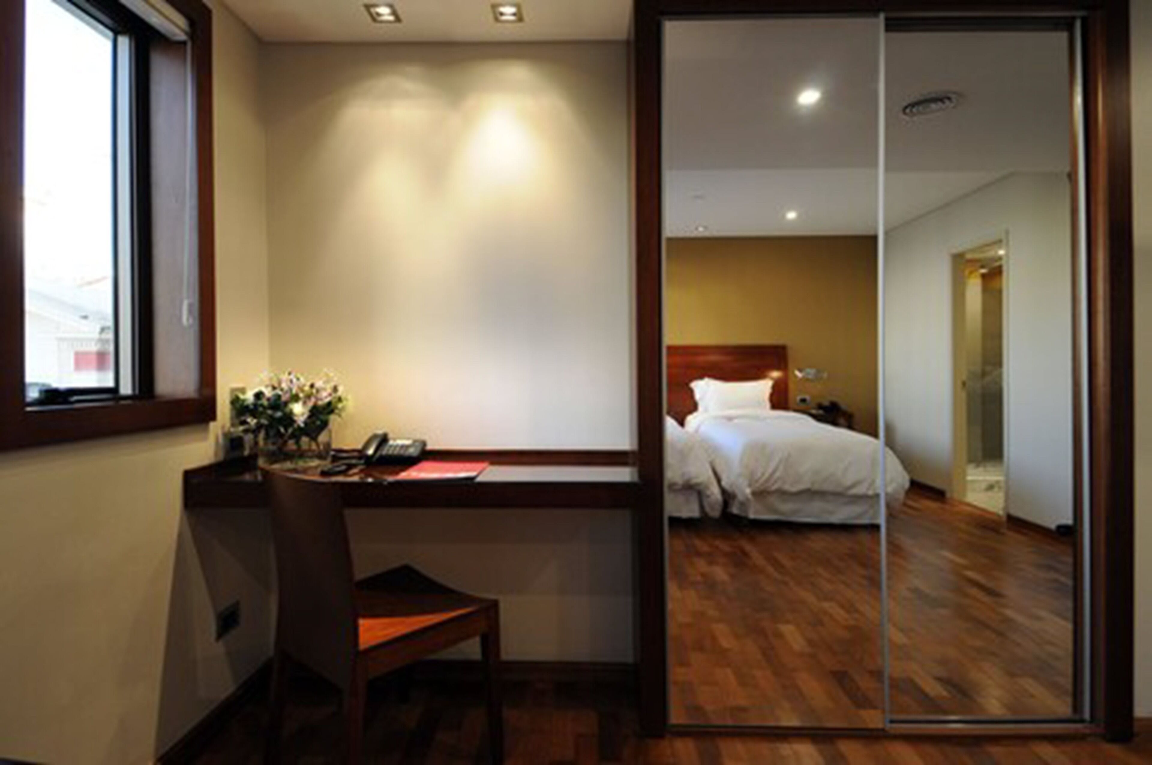 Executive Room, 2 Twin Beds (Ejecutiva Twin) | Premium bedding, down comforters, pillowtop beds, minibar