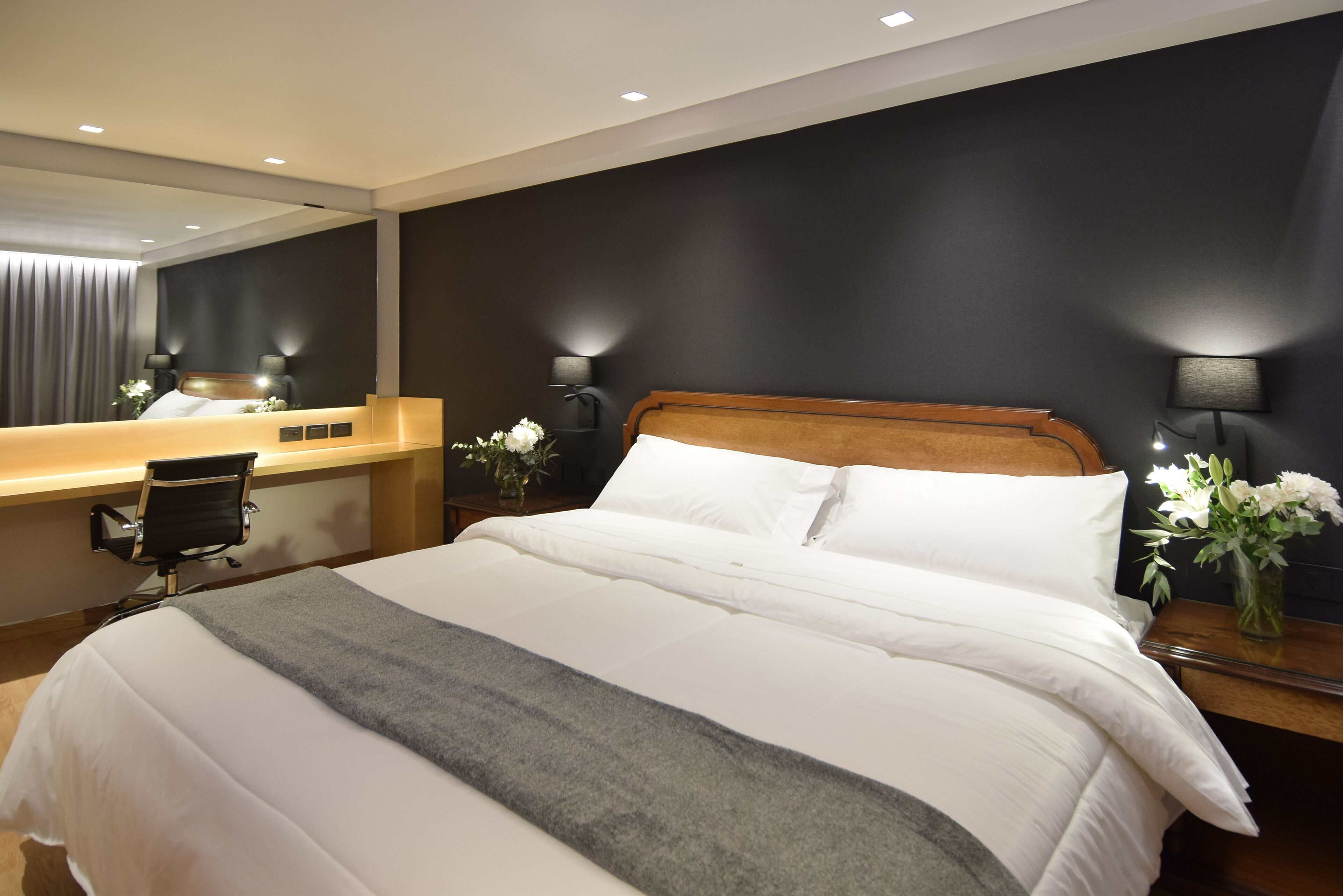 Hochwertige Bettwaren, Daunenbettdecken, Pillowtop-Betten, Minibar