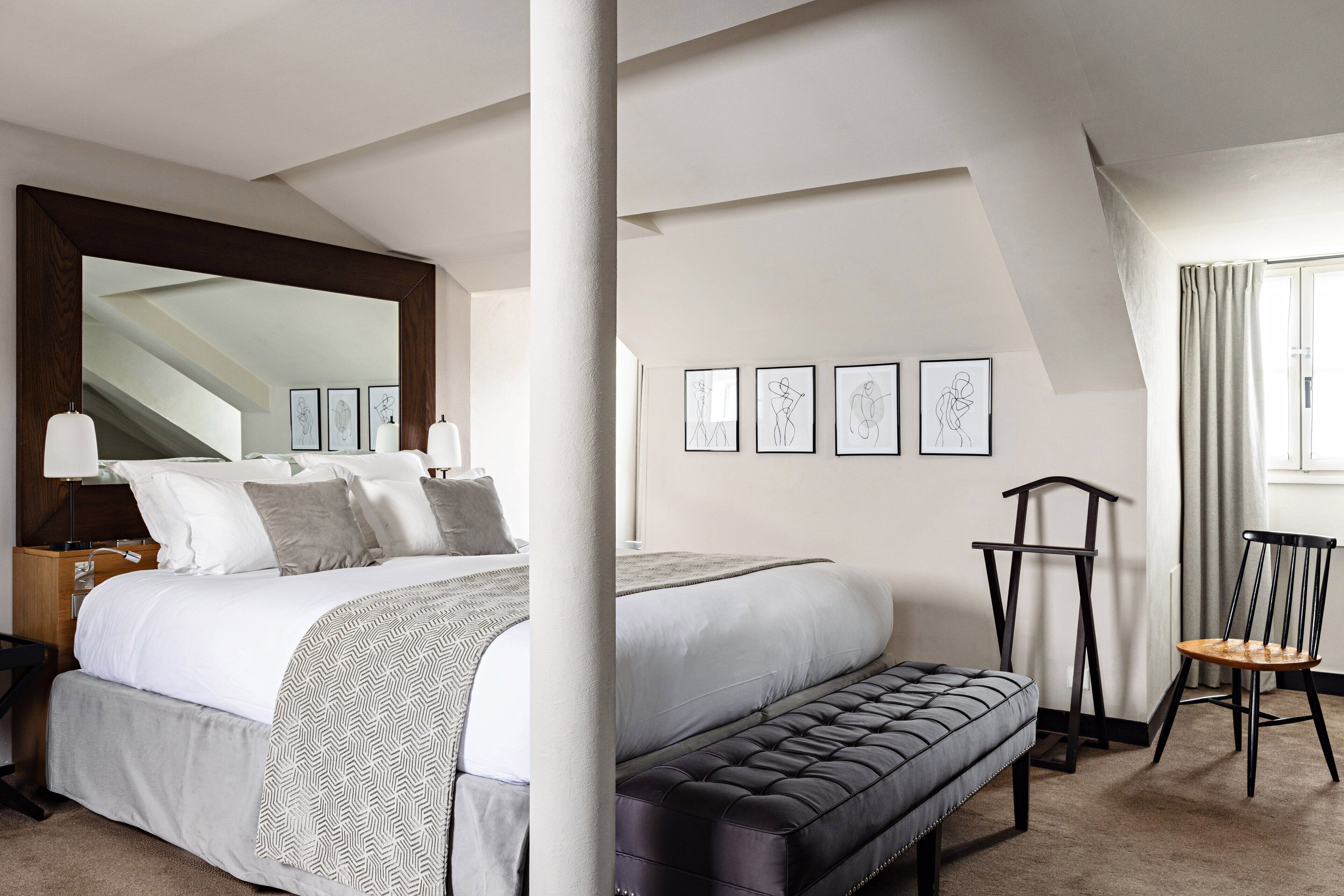 尊荣客房, 1 张特大床和 1 张沙发床 (Spacious King) | 高档床上用品、迷你吧、客房内保险箱、办公桌