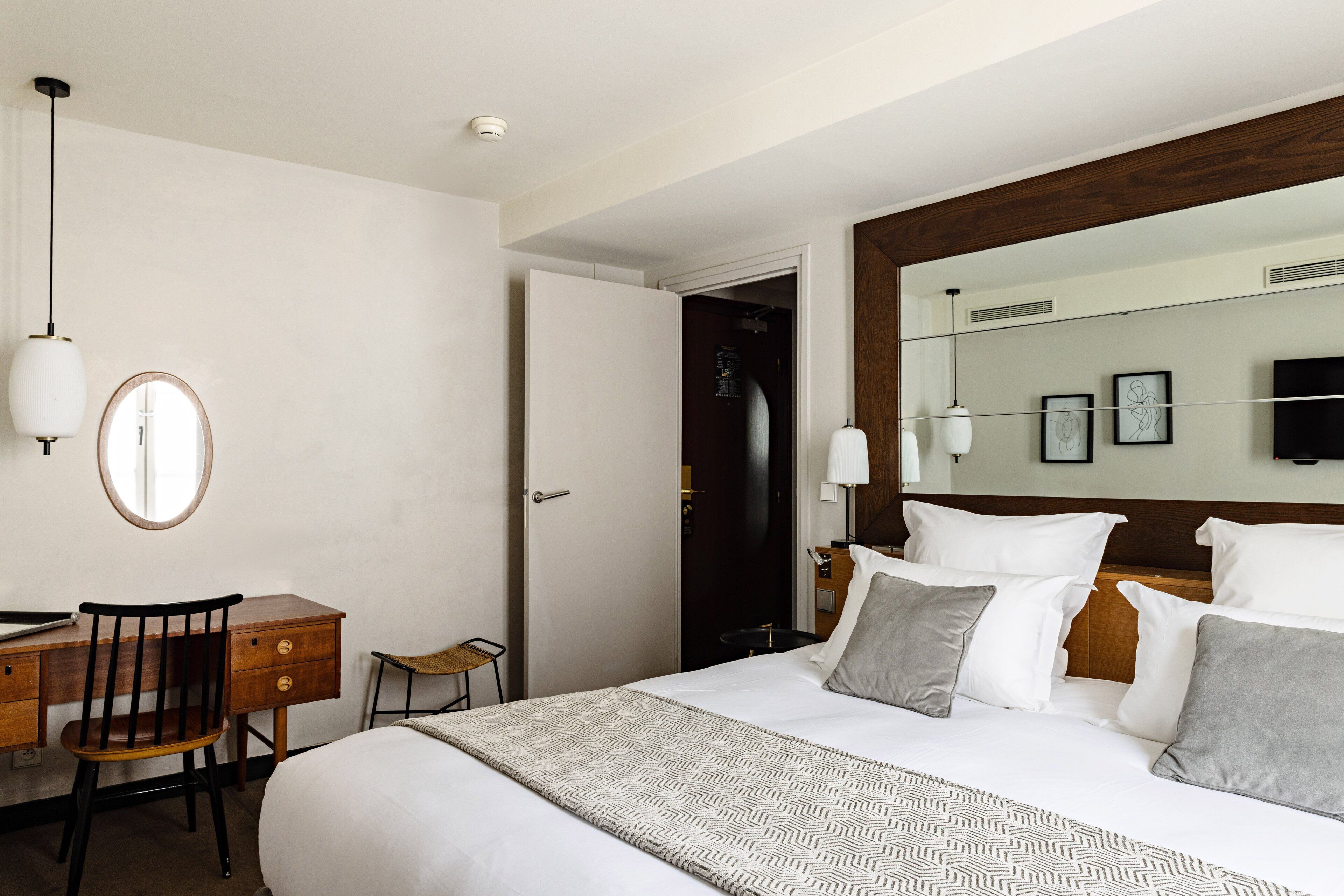 Premium bedding, minibar, in-room safe, desk