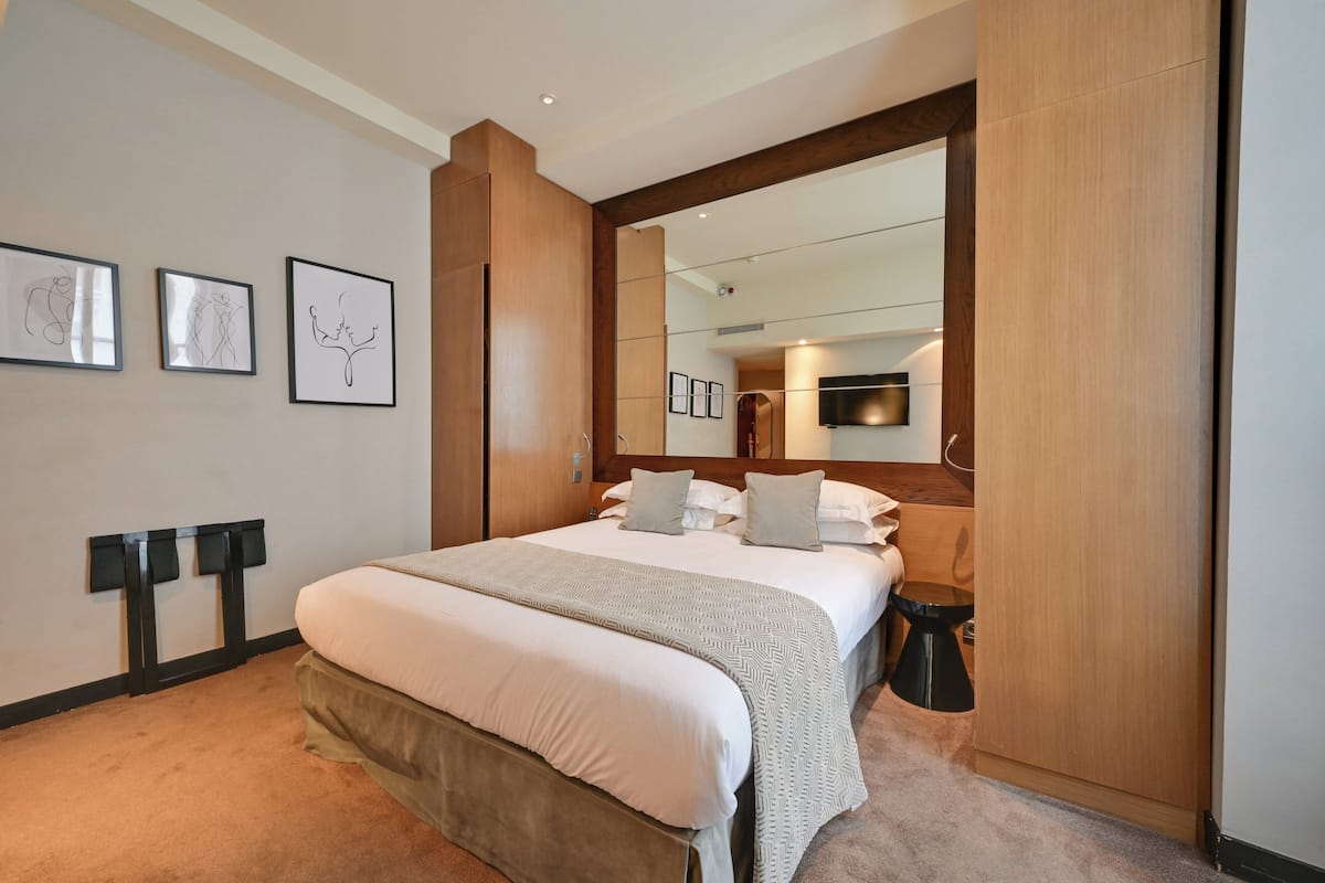 1 bedroom, premium bedding, minibar, in-room safe