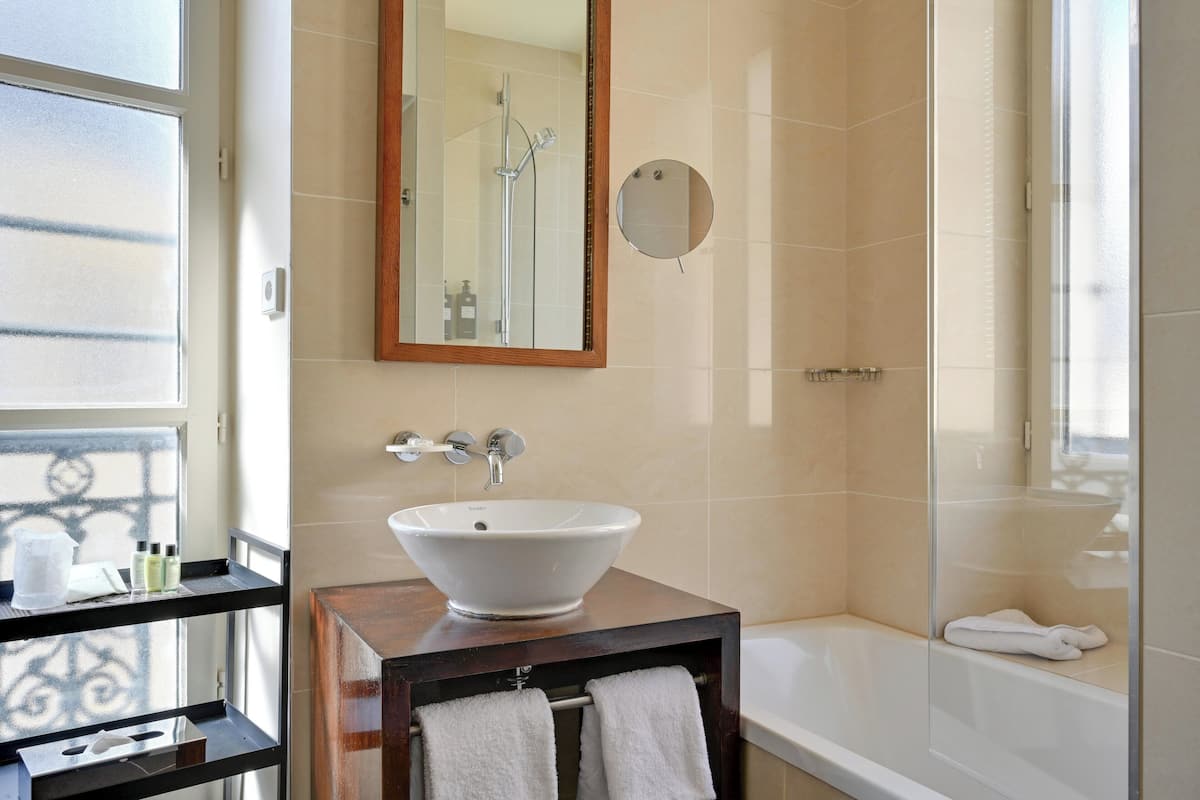 1 bedroom, premium bedding, minibar, in-room safe