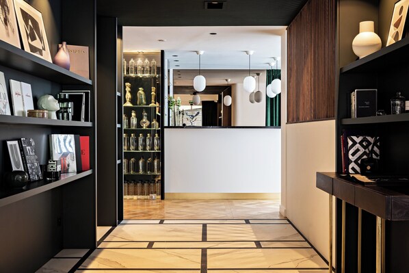 Exterior - Holiday Inn Paris Palais de l'Elysée by IHG (Paris)