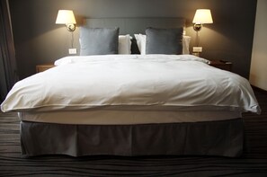 Egyptian cotton sheets, premium bedding, down comforters - Plaza Hotel (Beirut)