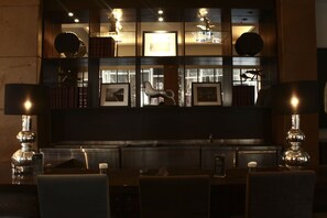 Bar (trong khuôn viên)
