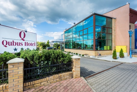 Front of property. Qubus Hotel Zielona Gora