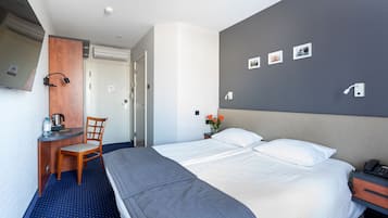 Doppelzimmer | Schreibtisch, laptopgeeigneter Arbeitsplatz, kostenloses WLAN