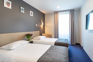 Twin Room | Desk, laptop workspace, free WiFi, bed sheets