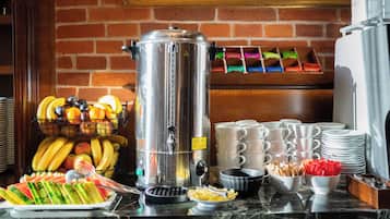 Daily buffet breakfast (PLN 65 per person)