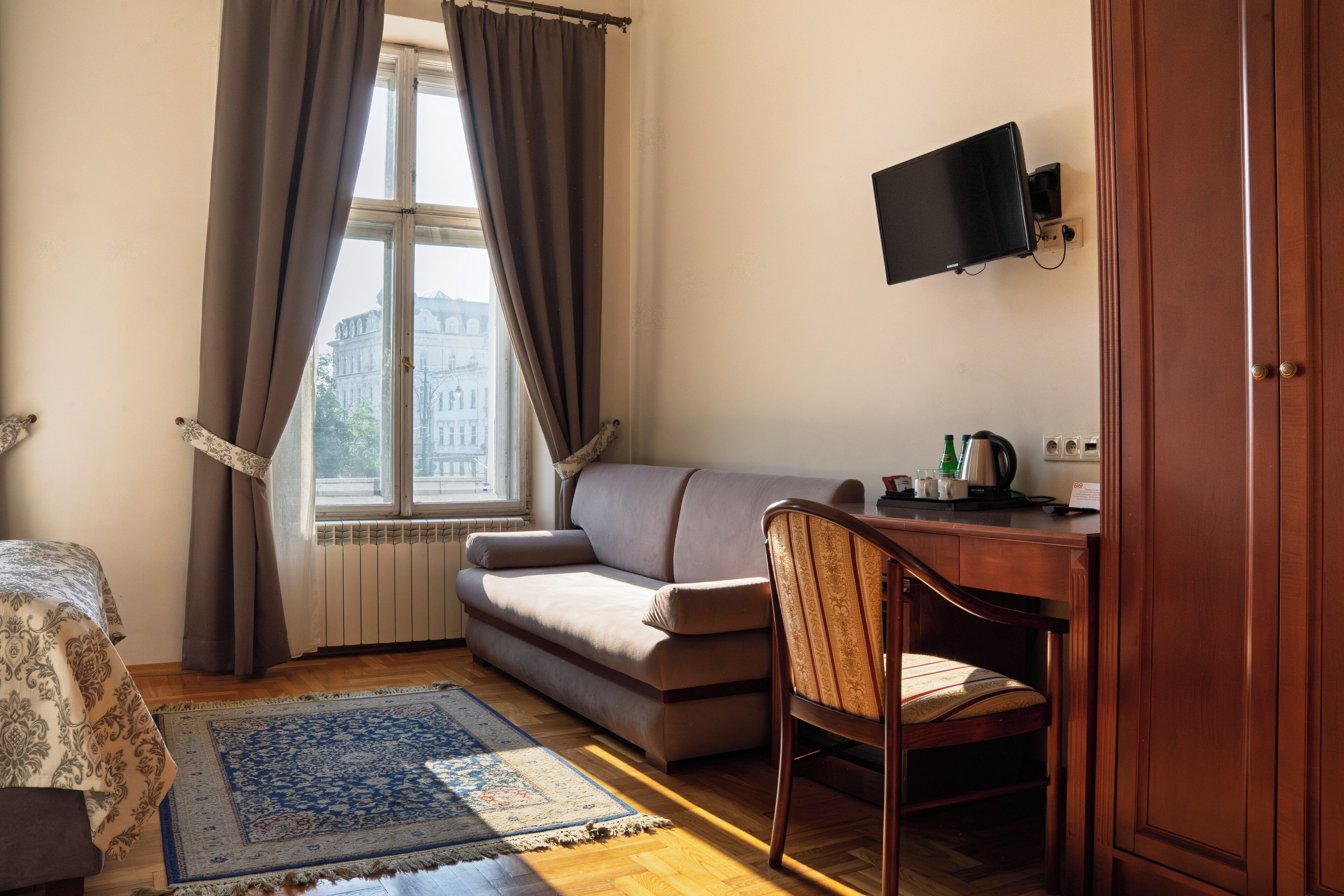classic room | 1 bedroom, in-room safe, desk, free wifi