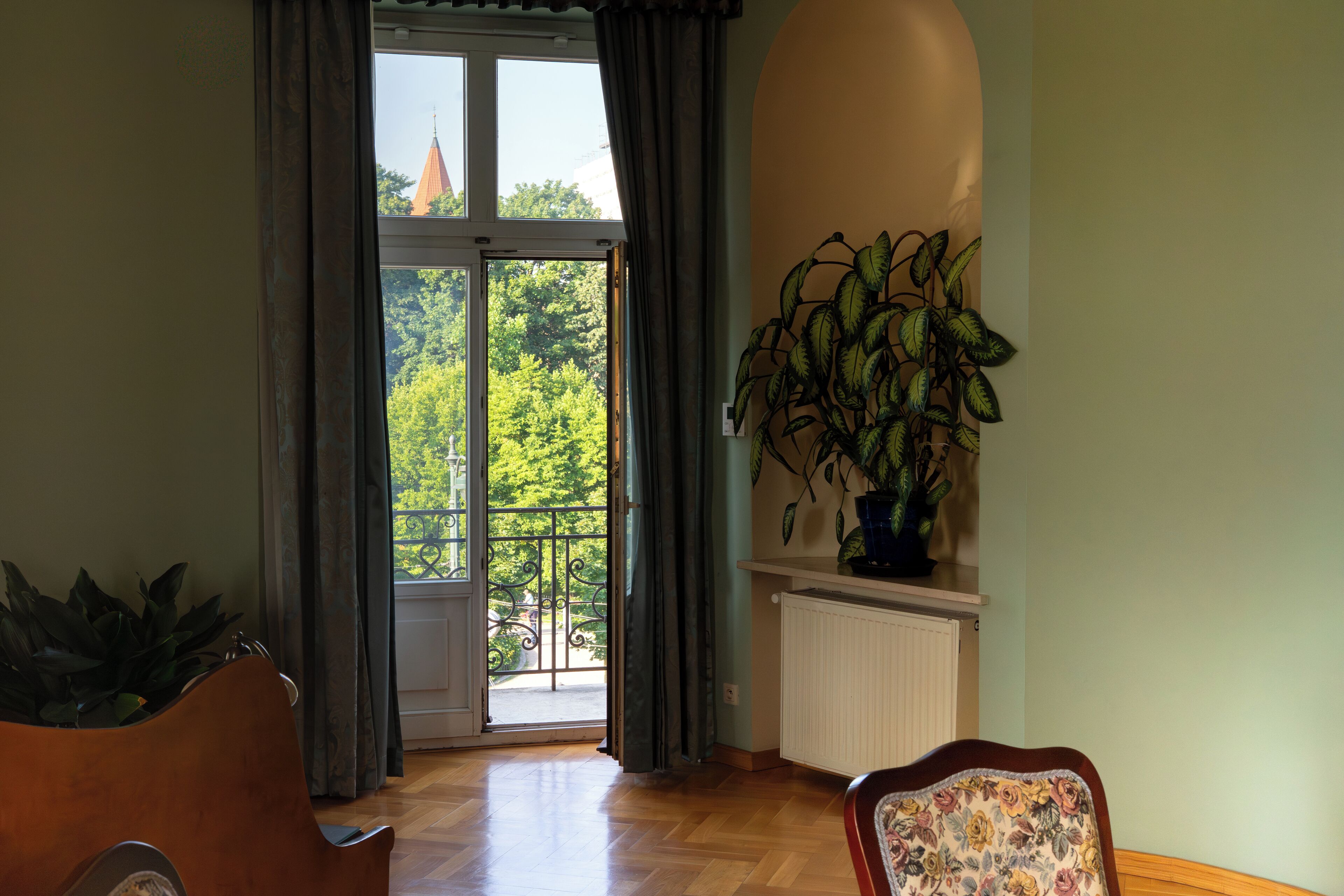 deluxe double room | 1 bedroom, in-room safe, desk, free wifi