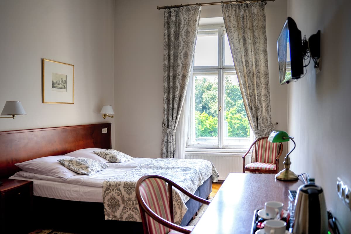 Chambre classique double | 1 chambre, coffre-fort, bureau, accĂšs au Wi-Fi (inclus)