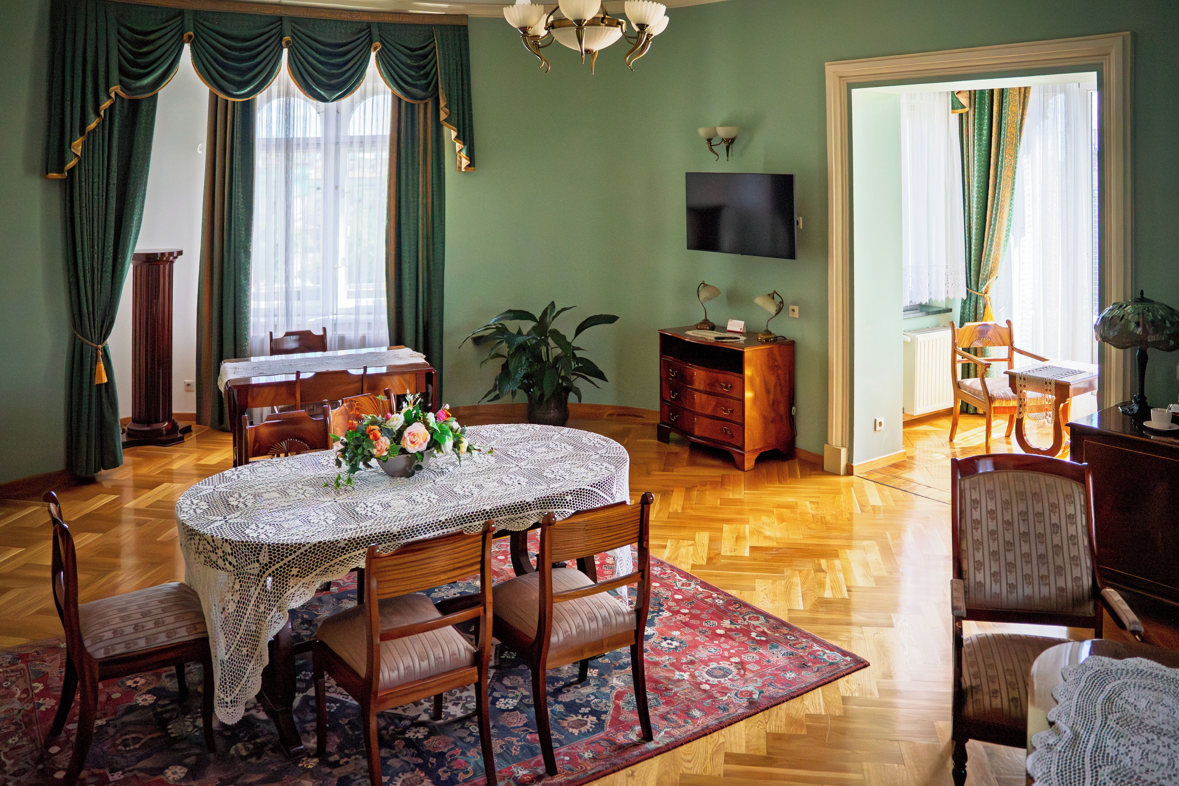 luxury apartment | 1 bedroom, in-room safe, desk, free wifi