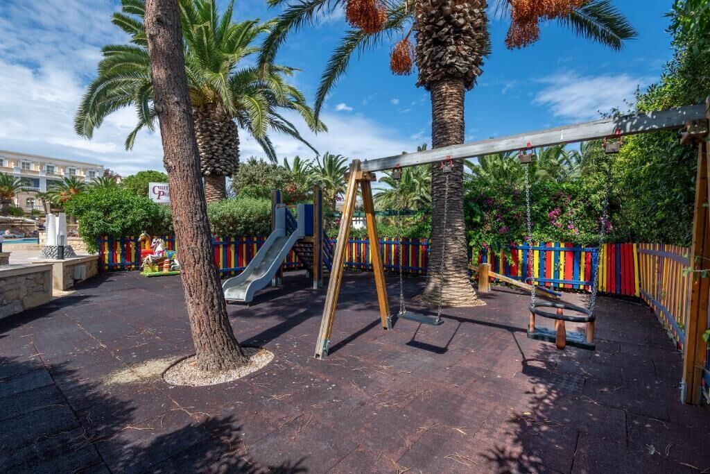 พื้นที่เล่นสำหรับเด็ก - กลางแจ้ง