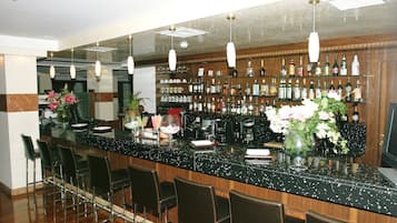2 bares o lounges, bar junto a la alberca
