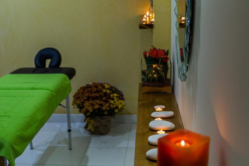 身體療程、身體磨砂、面部療程、修手甲/腳甲