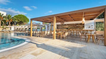 2 bars/lounges, poolside bar