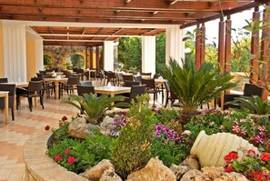 Breakfast, lunch, dinner served; Greek cuisine  - Crithoni's Paradise Hotel (Leros)