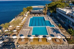 Indoor pool, seasonal outdoor pool, sun loungers