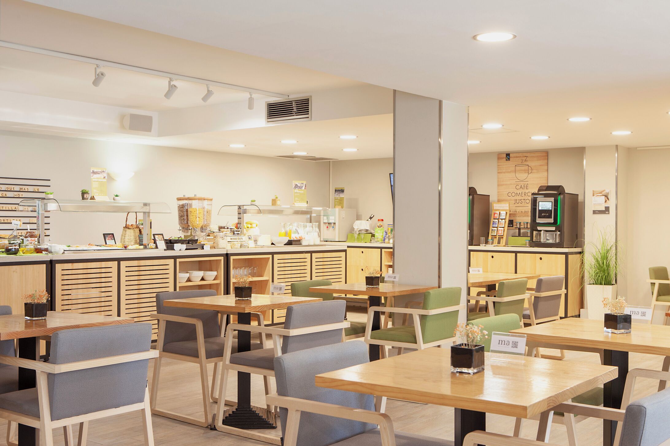 Dagelijks ontbijtbuffet (EUR 18 per persoon)