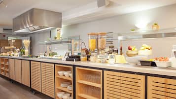 Café da manhã com buffet todos os dias (EUR 18 por pessoa)