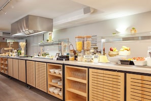 Desayuno buffet todos los días (EUR 18 por persona)