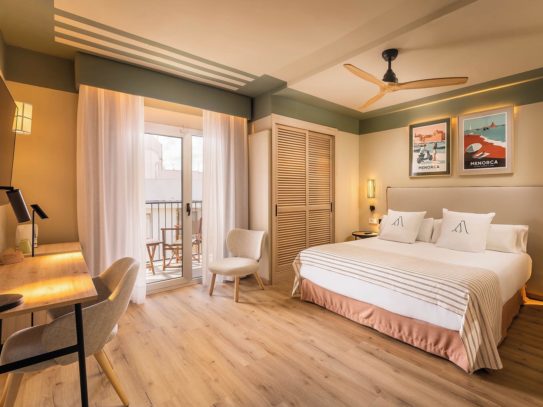 Superior Double Room, Hot Tub | Minibar, in-room safe, desk, laptop workspace