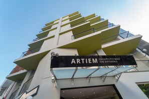 Pintu masuk properti