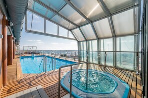 Bathtub spa indoor