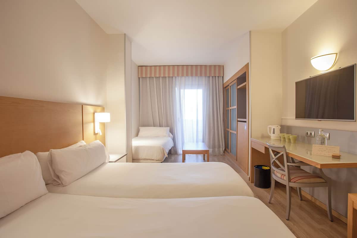 1 bedroom, minibar, in-room safe, desk