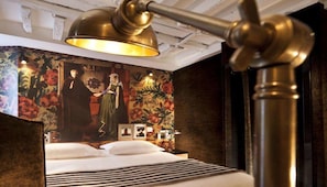 Premium bedding, in-room safe, individually decorated, desk - Hôtel Le Notre Dame Saint Michel (Paris)
