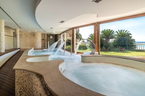 Sauna, bain à remous, hammam, 1 salle de soins