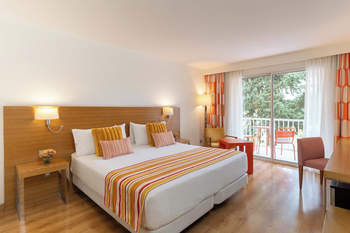 Minibar, caja fuerte, espacio para trabajar con un portátil