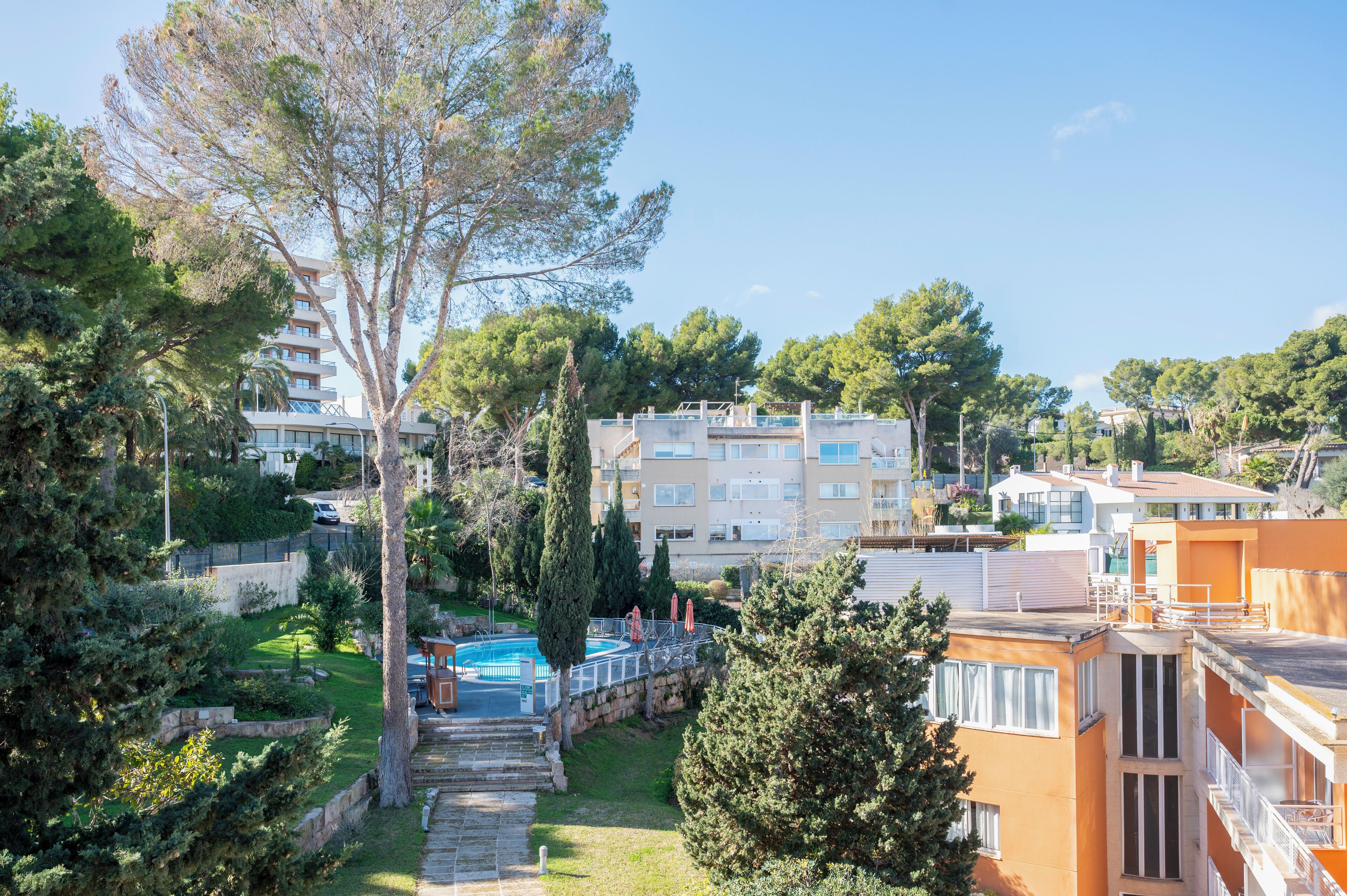 Een seizoensgebonden buitenzwembad