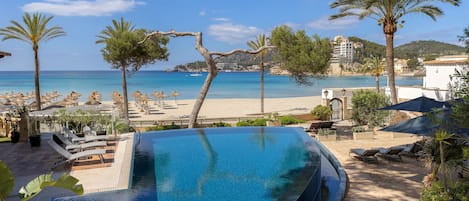 Memory-foam beds, in-room safe, desk, laptop workspace