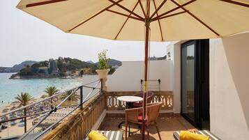 Club suite, terras, uitzicht op zee (Preferred Club) | Terras